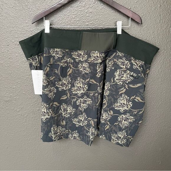 Athleta Trekkie North Printed Short in Terra Firma Olive - Picture 5 of 14